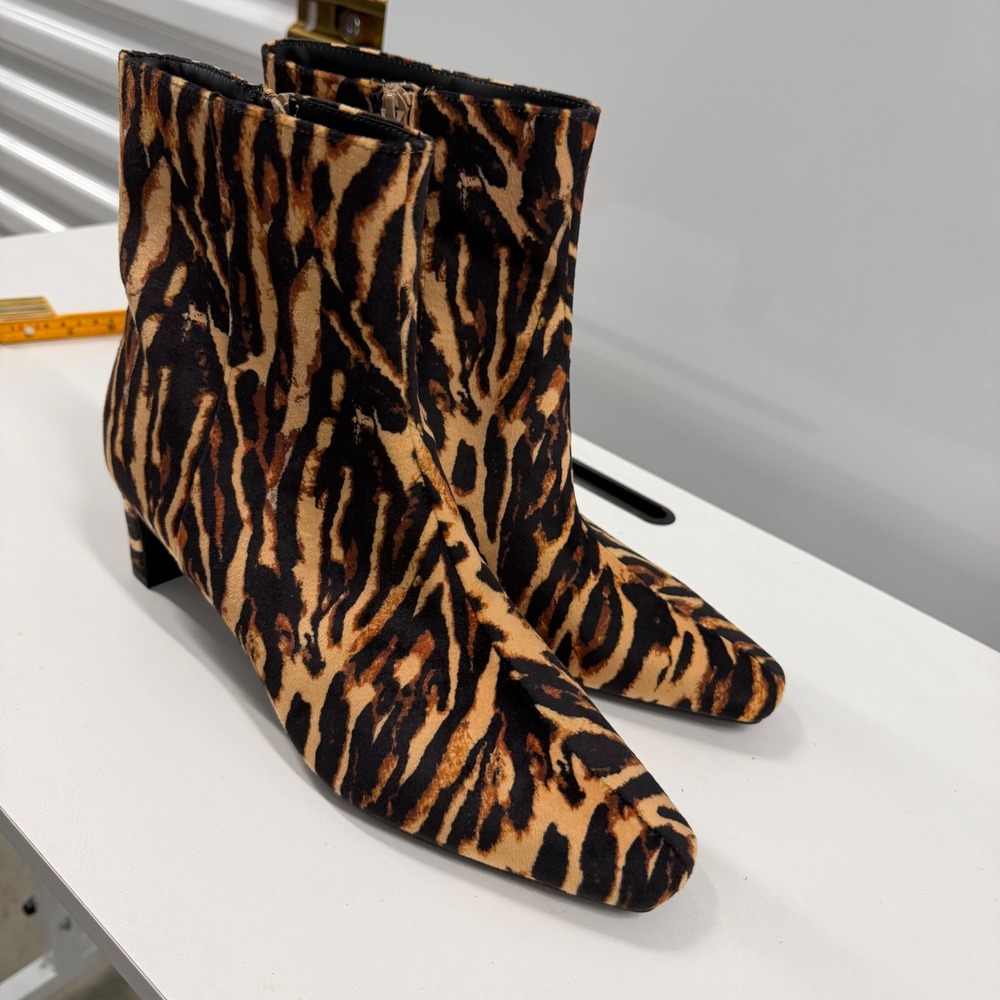 A New Day Tiger‎ Stripe Animal Print Ankle Boots Pointed Toe Low Heel Womens 10